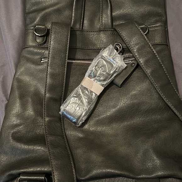 Stylish Olive Green Leather Backpack - Picture 7 of 14